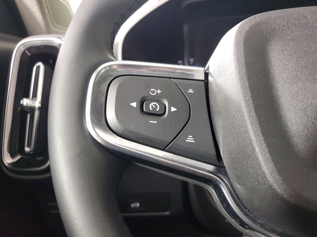 Certified 2023 Volvo XC40 B5 Plus w/ Protection Package Premier image 27