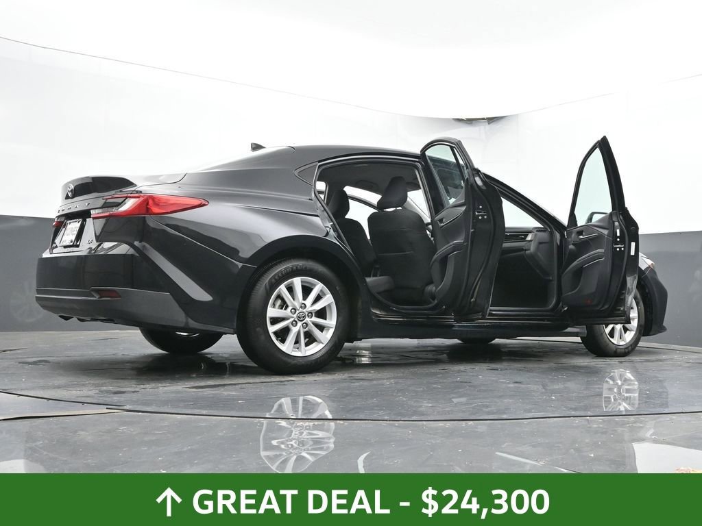 Used 2025 Toyota Camry LE image 73