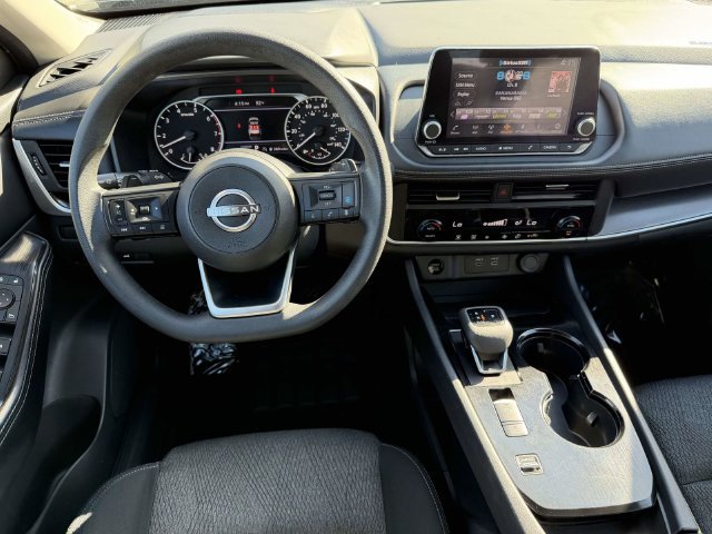 Used 2024 Nissan Rogue SV FWD image 3