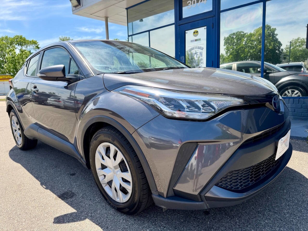 Used 2021 Toyota C-HR LE FWD image 4
