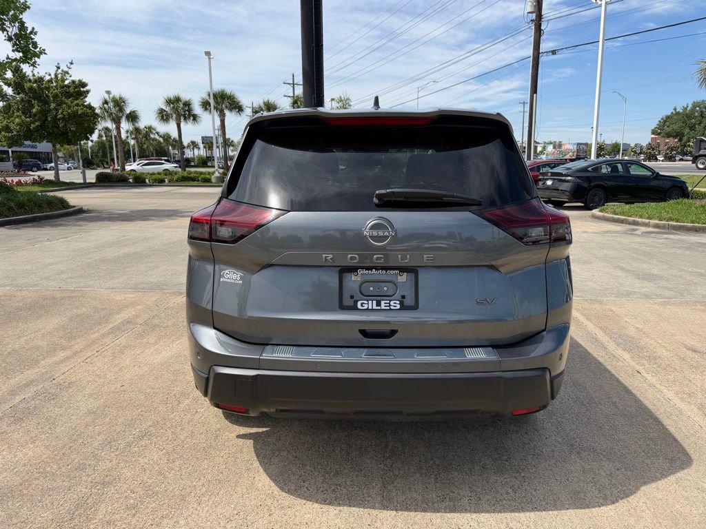Used 2024 Nissan Rogue SV w/ SV Premium Package FWD image 4