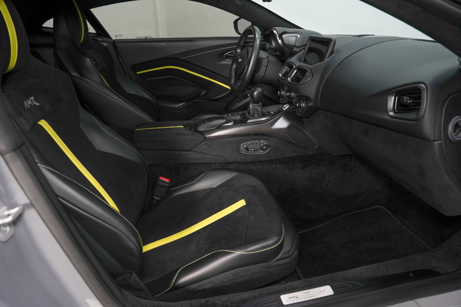 Used 2020 Aston Martin V8 Vantage AMR RWD image 2