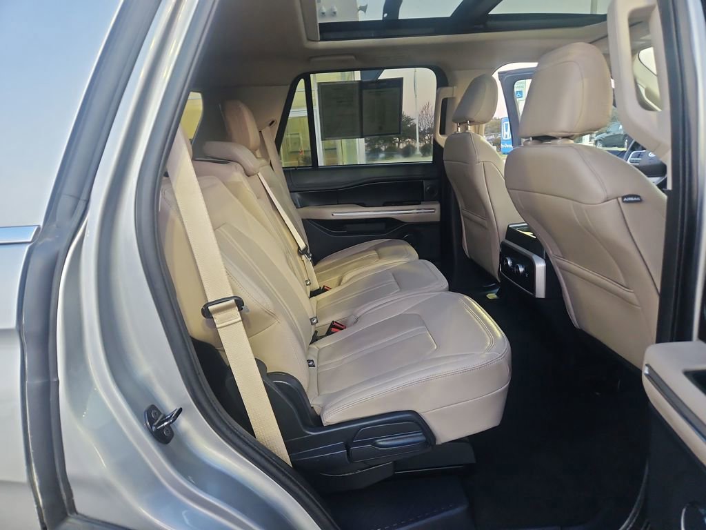 Used 2024 Ford Expedition Limited image 32