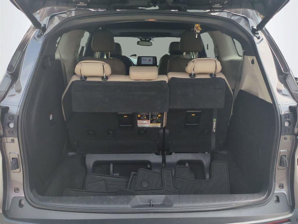 Used 2021 Toyota Sienna XLE FWD image 14