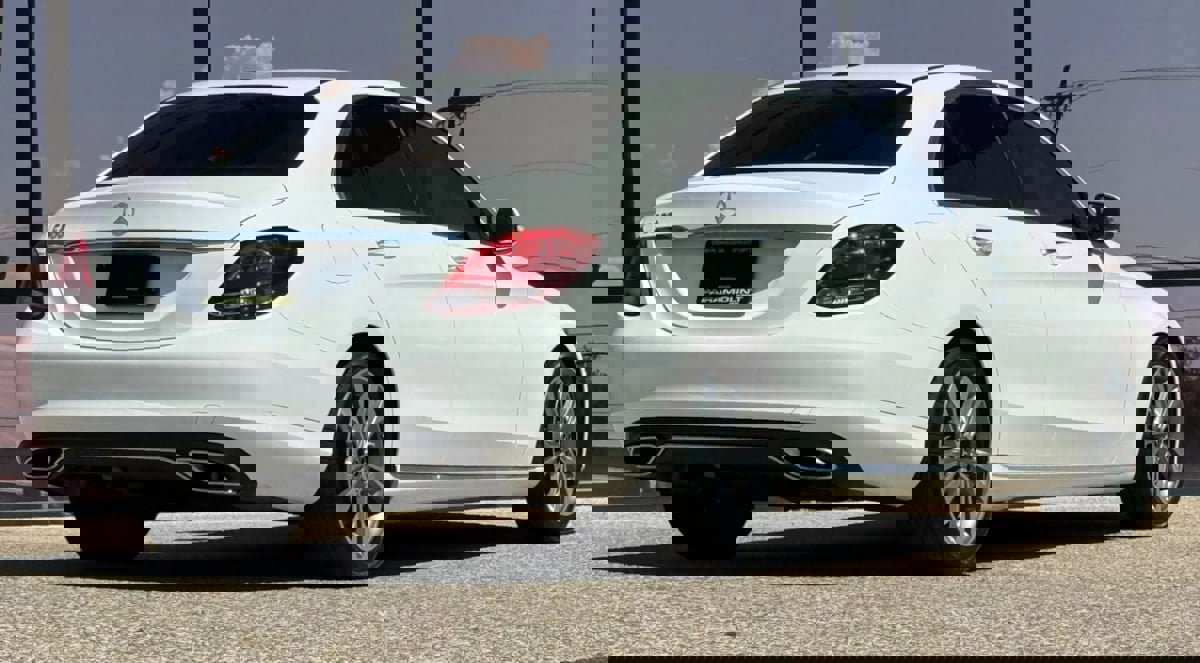 Used 2018 Mercedes-Benz C 300 Sedan w/ Premium Package image 16