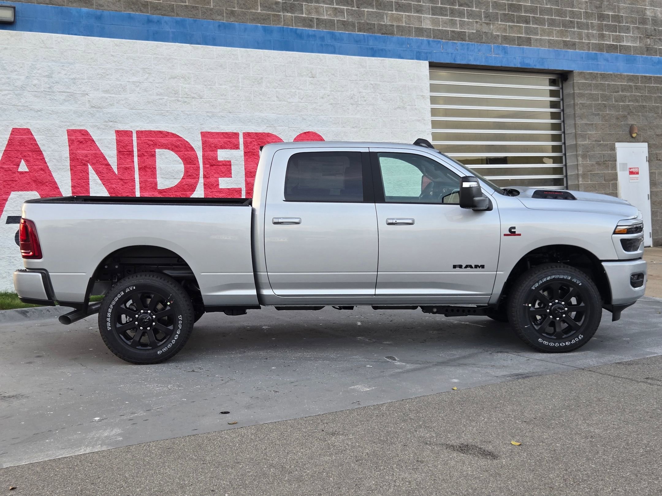 New 2026 RAM 2500 Laramie AWD/4WD image 8