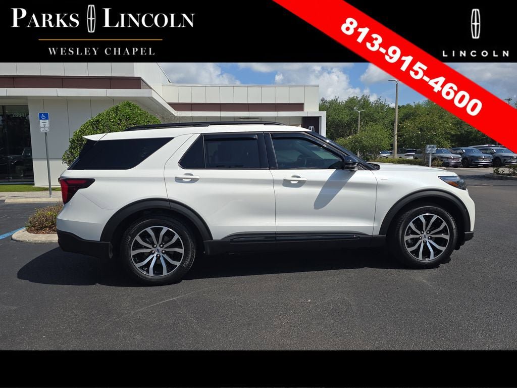 Used 2025 Ford Explorer ST-Line w/ Premium Package RWD image 3