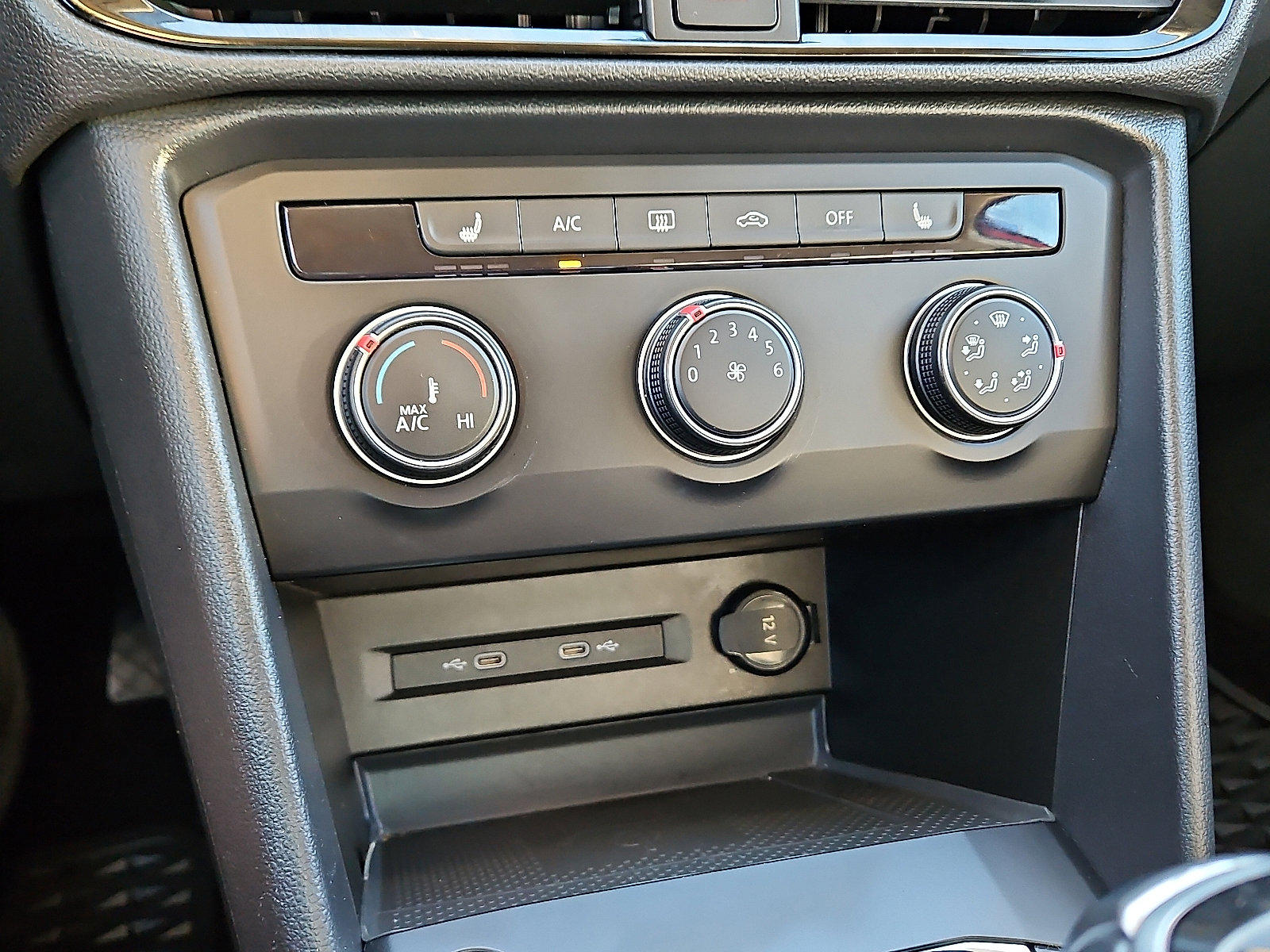 Certified 2022 Volkswagen Taos SE image 14