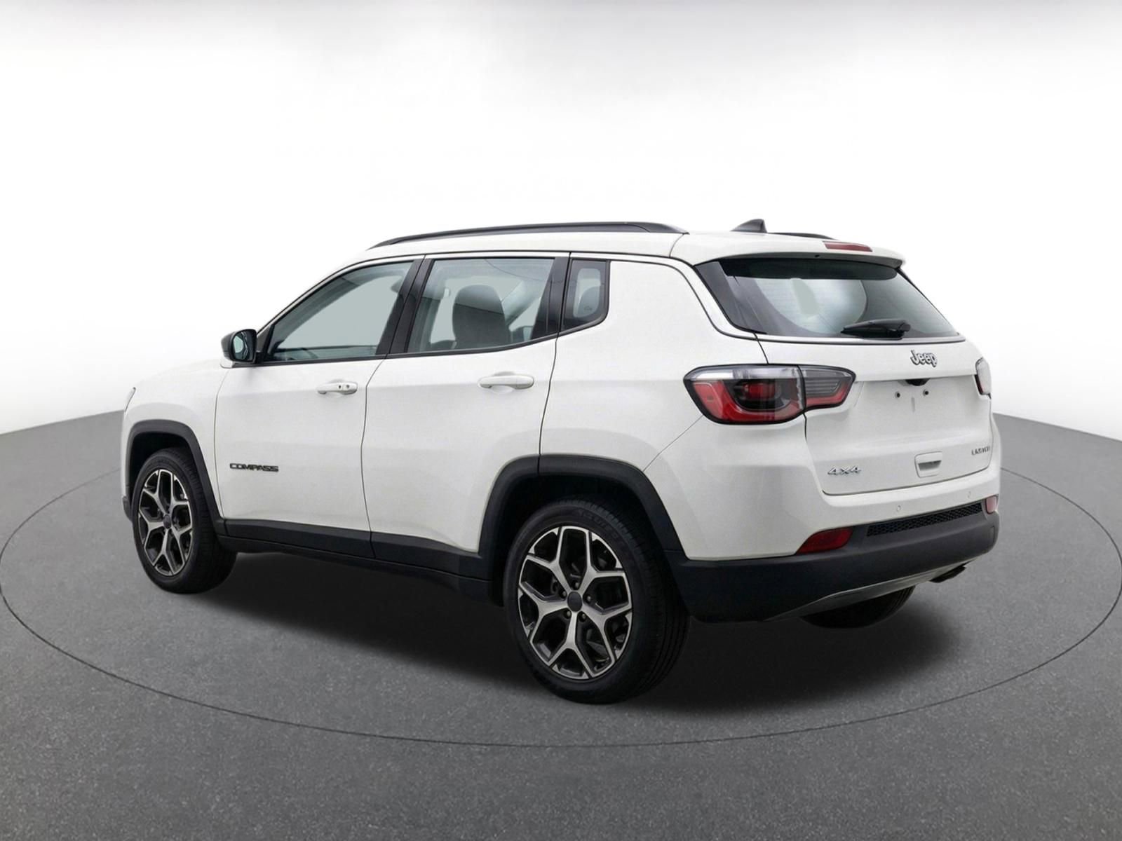 Used 2025 Jeep Compass Limited AWD/4WD image 7