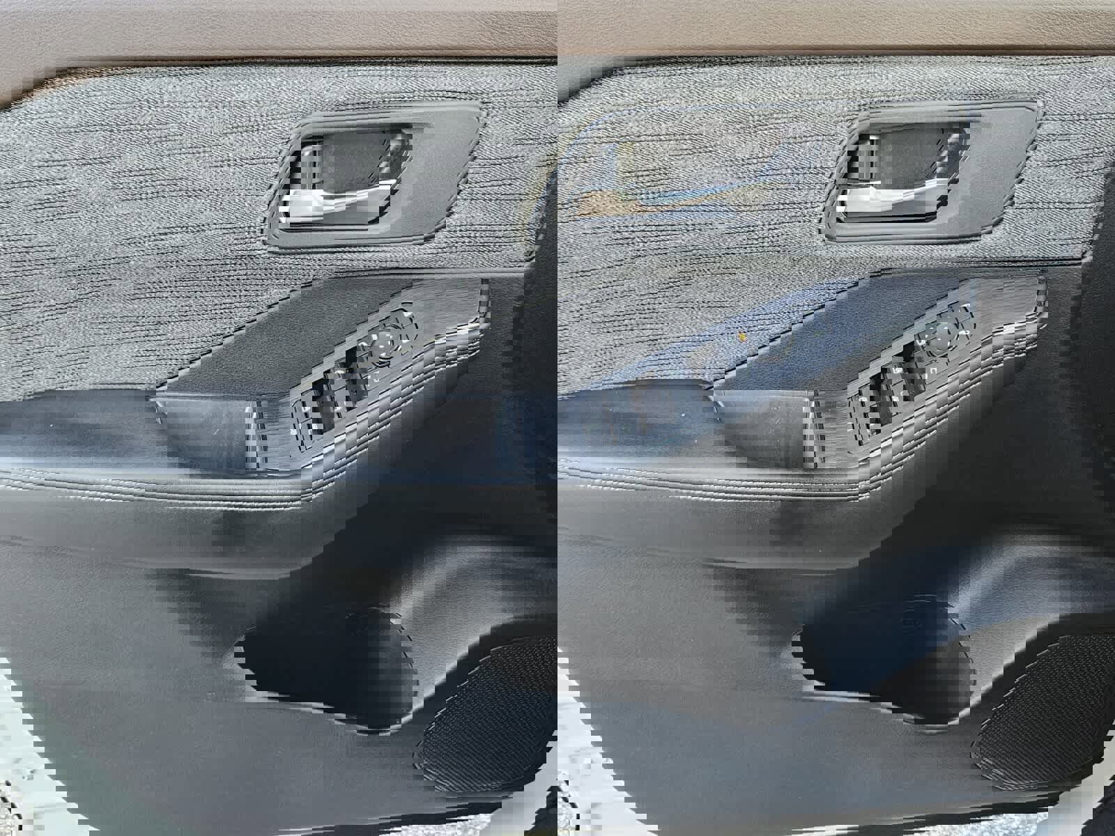 Used 2023 Nissan Rogue SV image 16