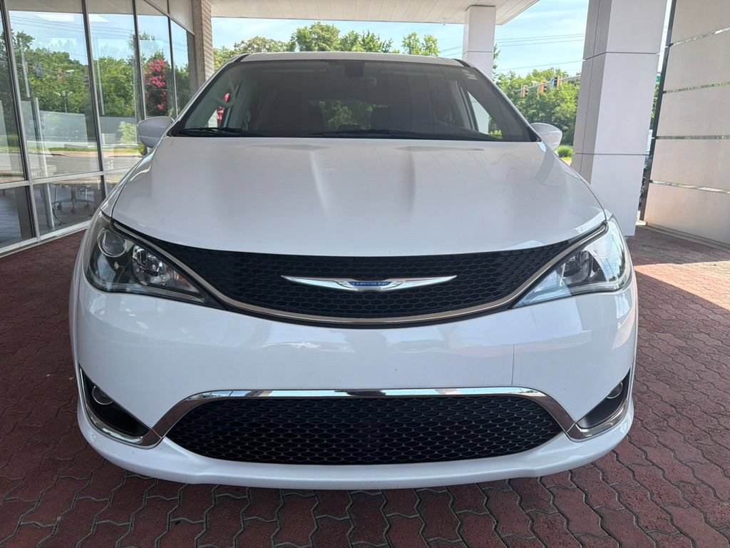 Used 2018 Chrysler Pacifica Touring Plus FWD image 2