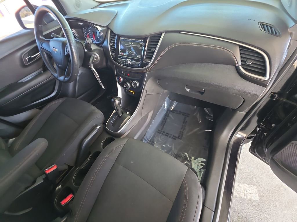 Used 2019 Chevrolet Trax LS image 29