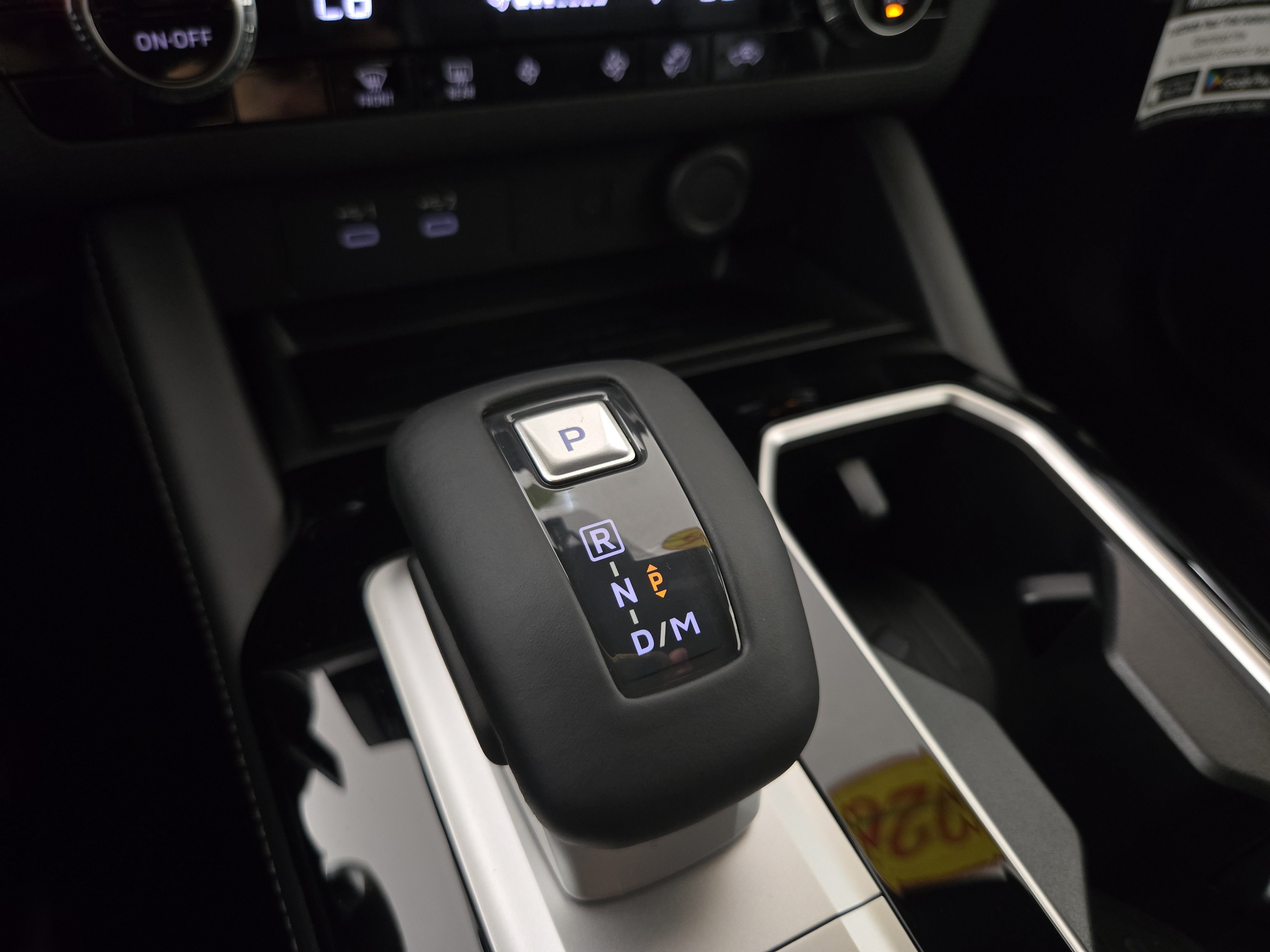 New 2026 Mitsubishi Outlander LE AWD/4WD image 24