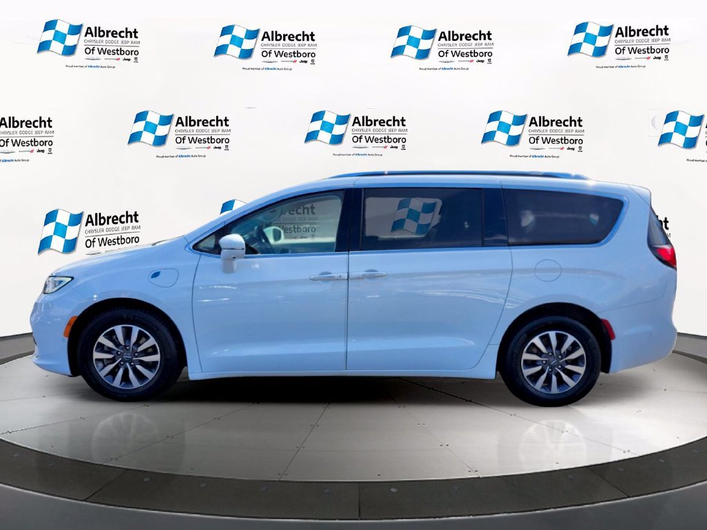 Used 2021 Chrysler Pacifica Touring-L w/ Uconnect Theater Family Group FWD image 2