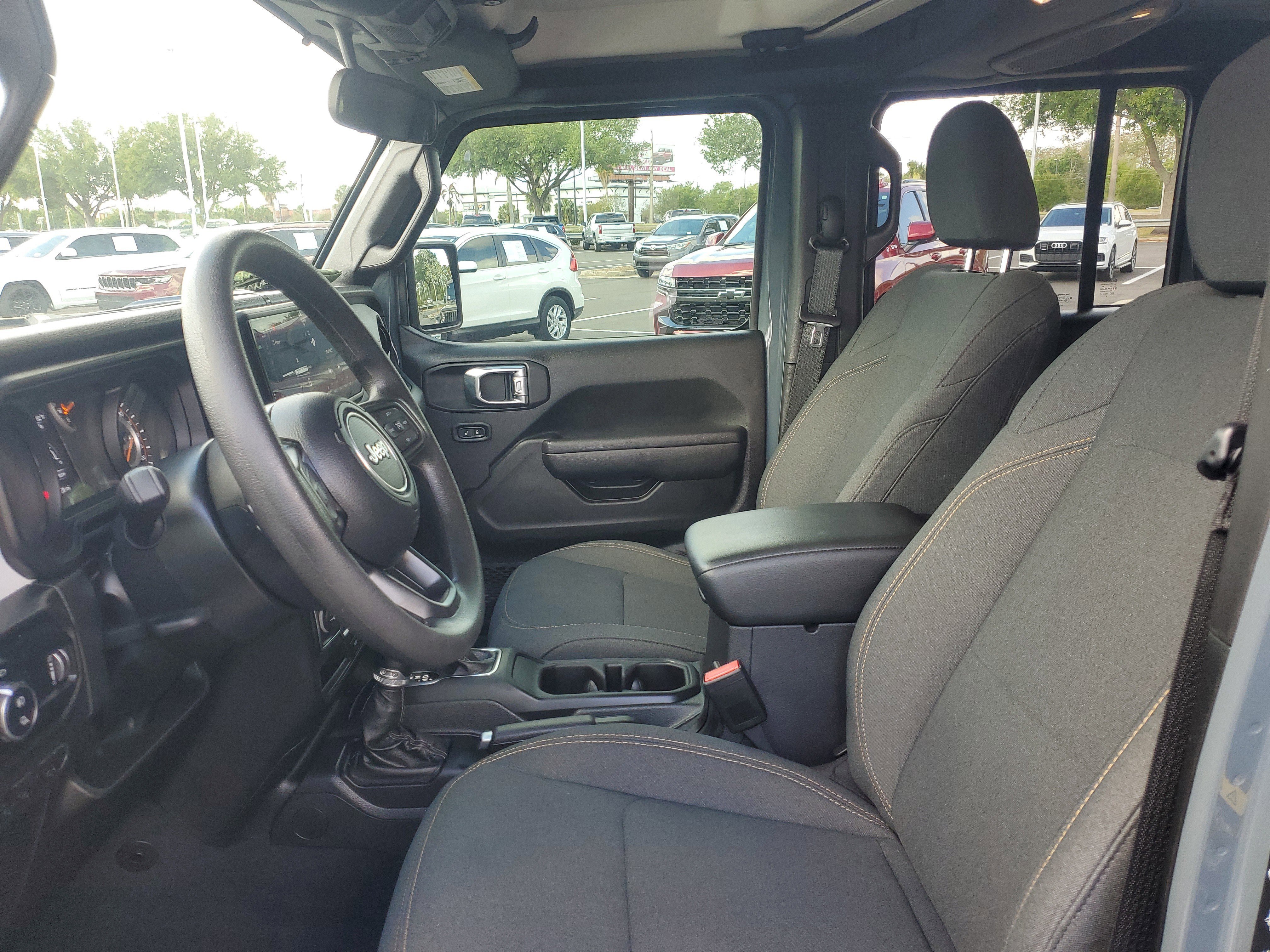 Used 2025 Jeep Gladiator Sport AWD/4WD image 11