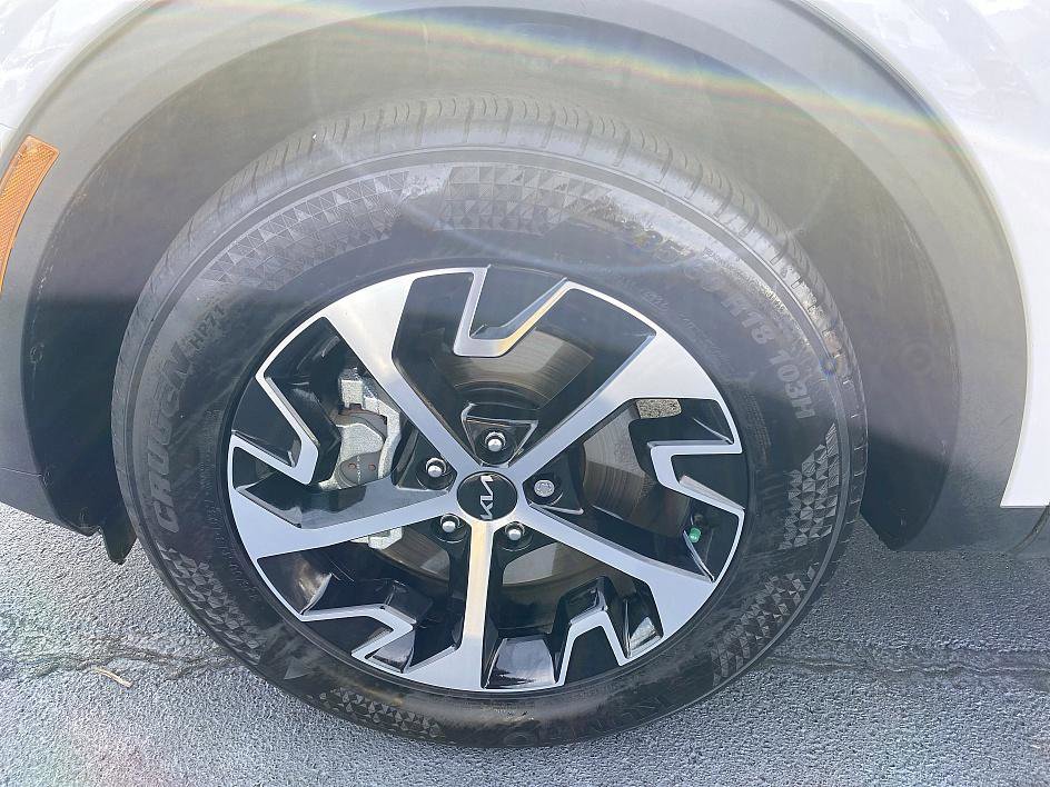 Used 2025 Kia Sportage EX image 8