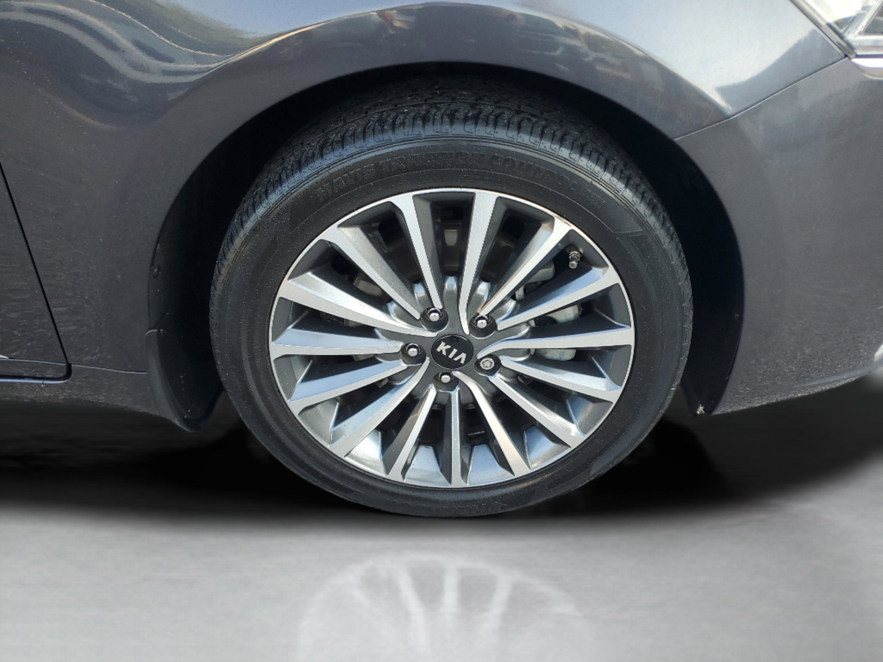 Certified 2018 Kia Cadenza Premium image 6