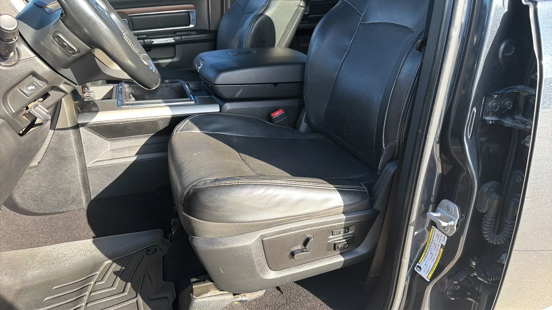 Used 2013 RAM 3500 Laramie AWD/4WD image 89