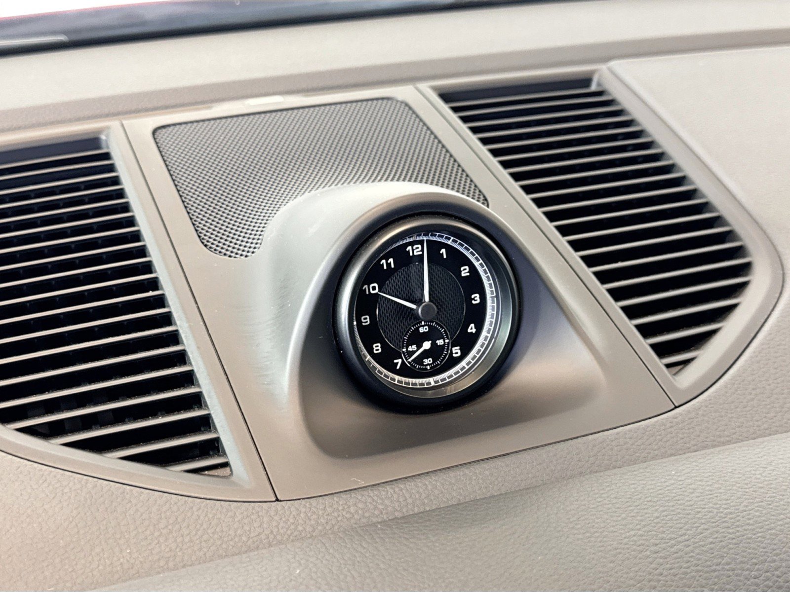 Used 2025 Porsche Macan w/ Premium Package Plus image 28