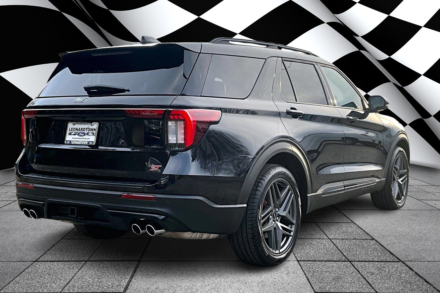 Used 2025 Ford Explorer ST AWD/4WD image 2