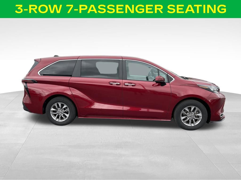 Used 2024 Toyota Sienna XLE AWD/4WD image 6