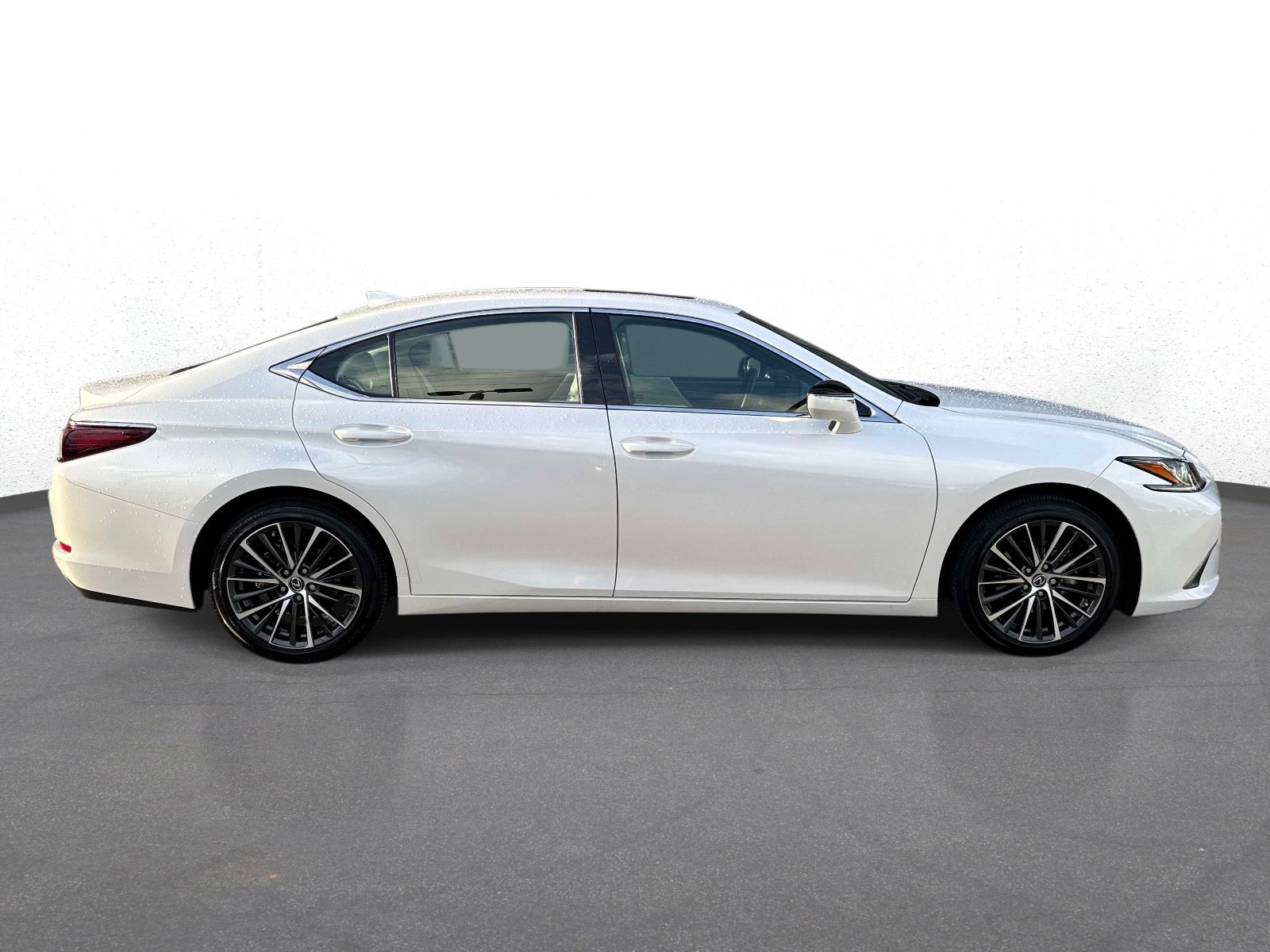 Used 2025 Lexus ES 350 w/ Premium Package FWD image 2