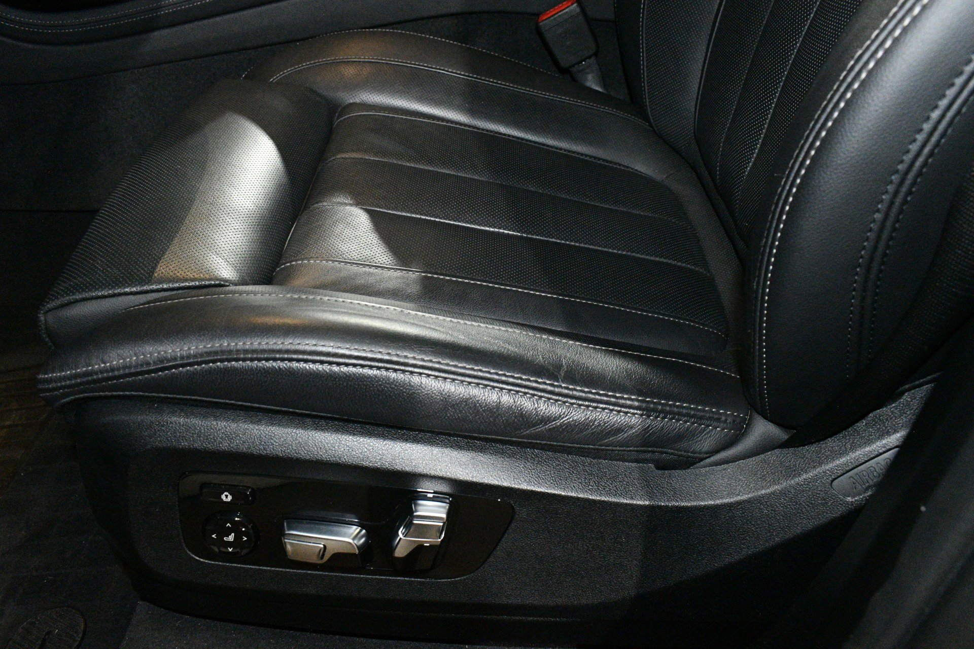 Used 2022 BMW X7 M50i w/ Luxury Seating Package image 13