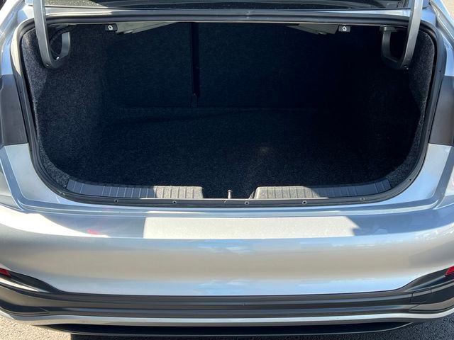 Used 2024 Volkswagen Jetta SE image 4