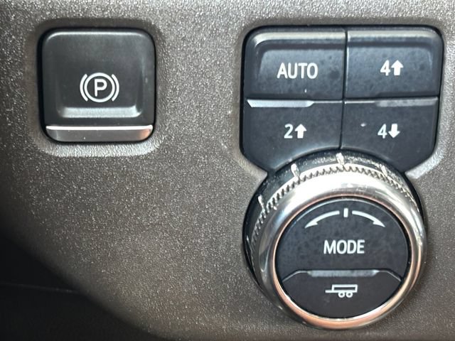 Used 2023 GMC Sierra 1500 SLT AWD/4WD image 32