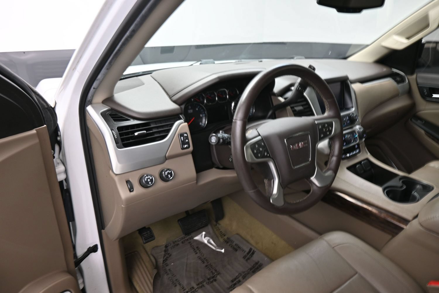 Used 2017 GMC Yukon XL SLT w/ Premium Edition AWD/4WD image 12
