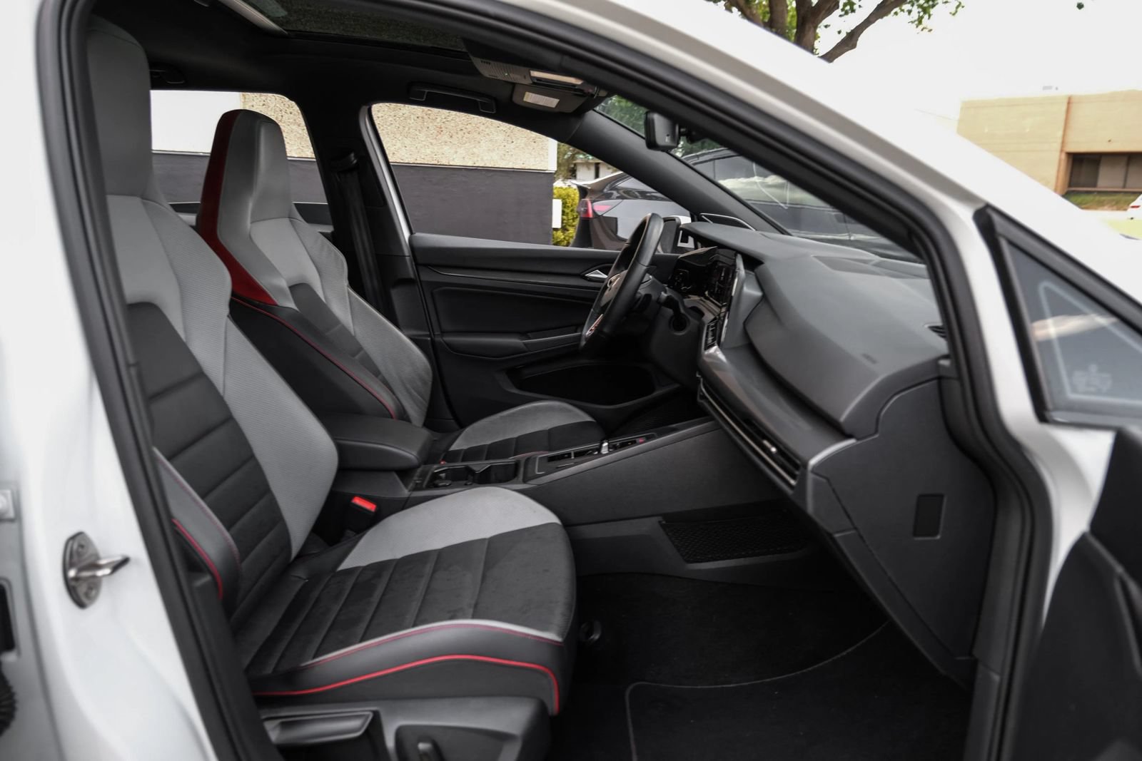 Used 2022 Volkswagen GTI Autobahn FWD image 34
