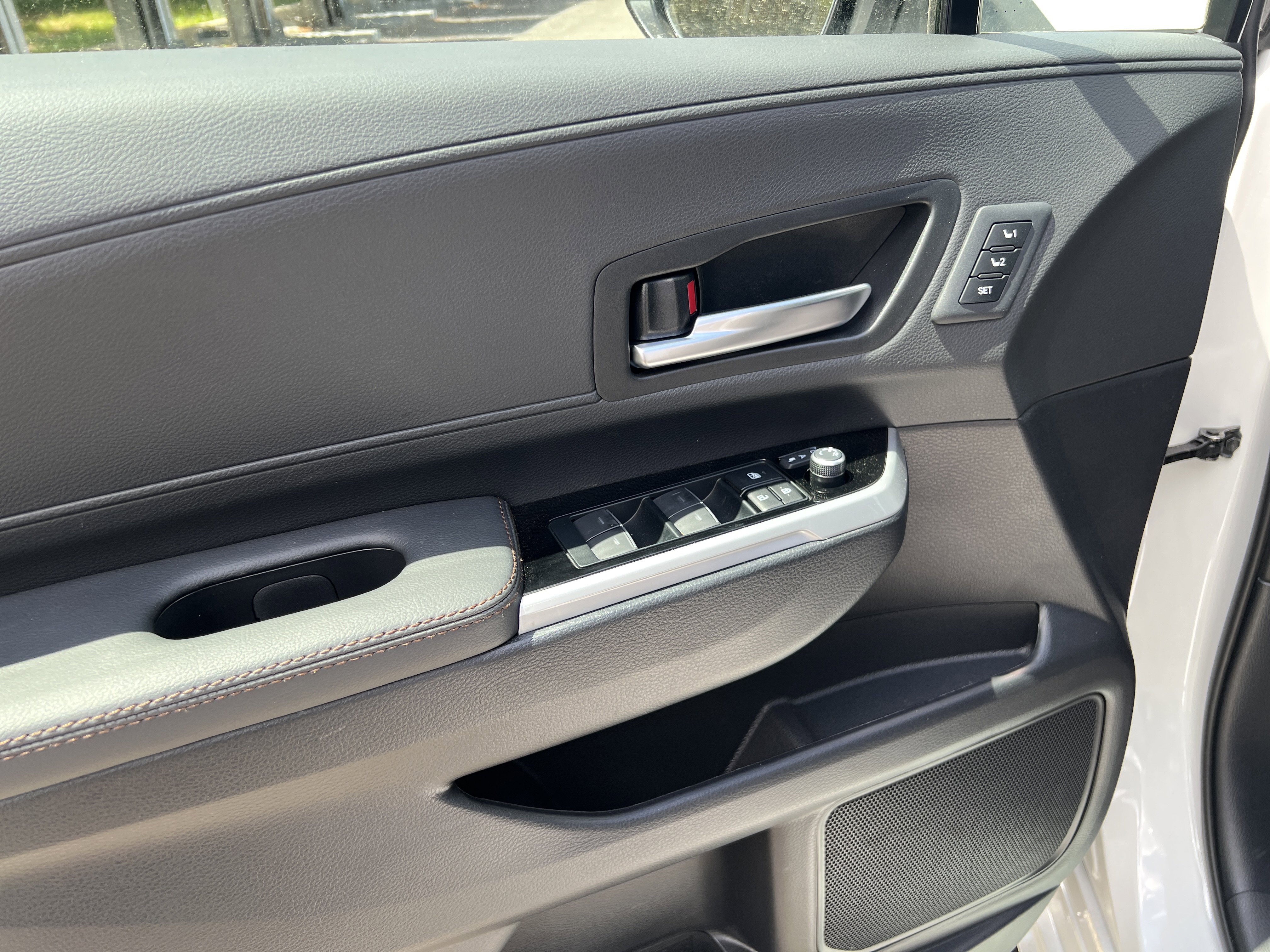 New 2026 Toyota Sienna Platinum image 8