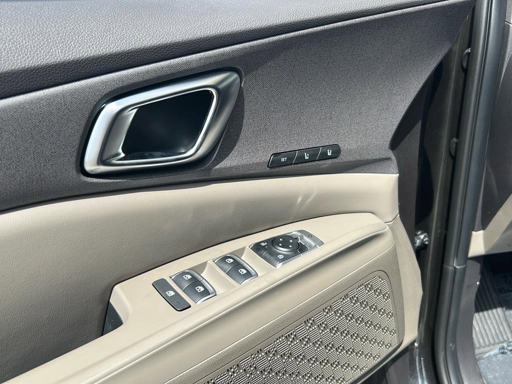 New 2026 Kia Carnival EX image 17