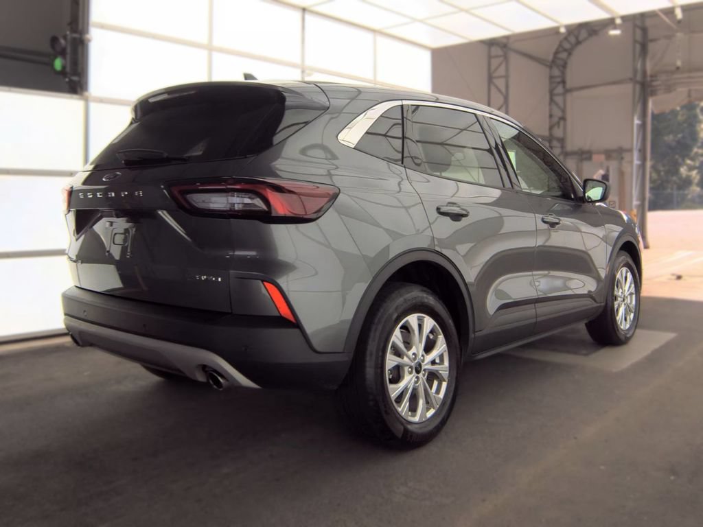 Used 2023 Ford Escape Active w/ Tech Pack #1 AWD/4WD image 4