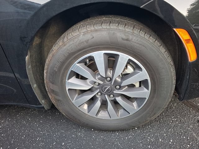 Used 2024 Chrysler Pacifica Limited FWD image 4