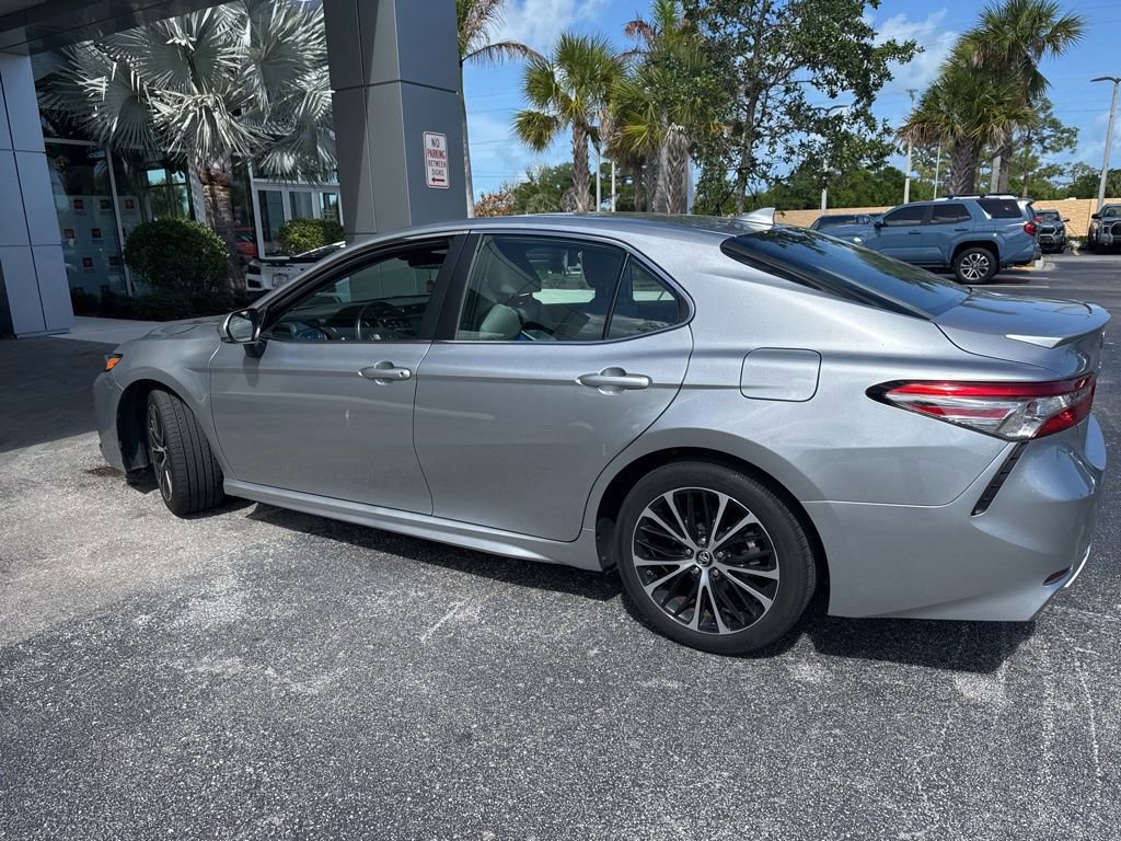 Used 2019 Toyota Camry SE w/ Convenience Package image 5