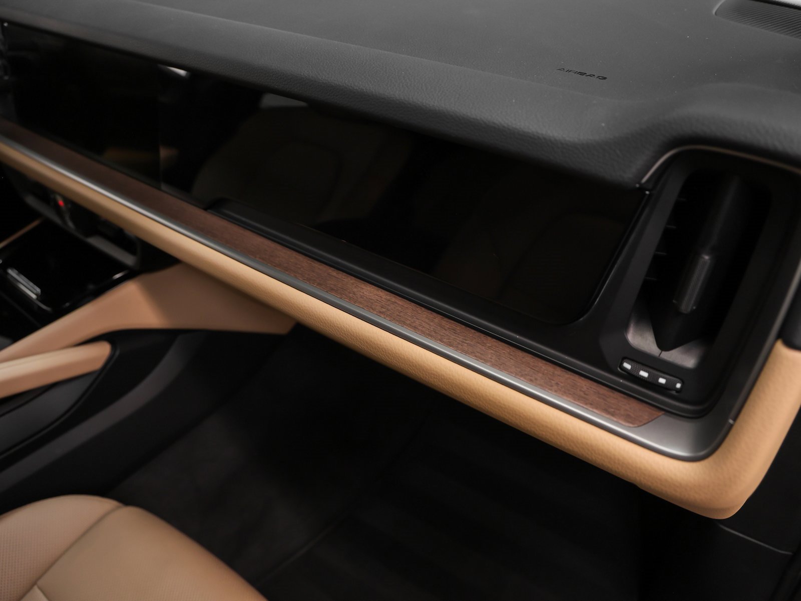 Used 2025 Porsche Cayenne image 22