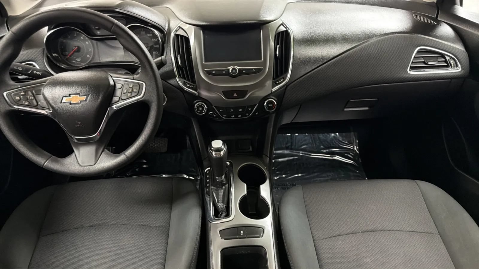 Used 2017 Chevrolet Cruze LT w/ Convenience Package FWD image 16