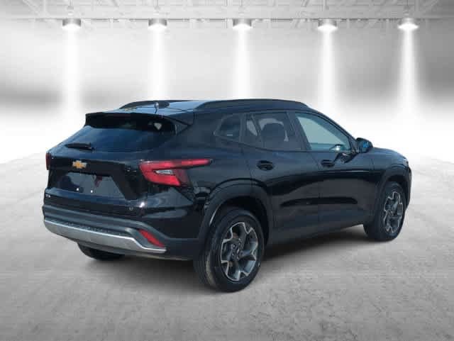 Used 2025 Chevrolet Trax LT FWD image 8