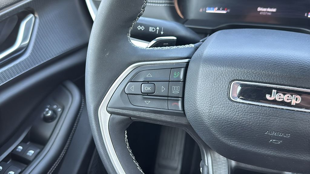 Used 2025 Jeep Grand Cherokee L Altitude AWD/4WD image 29
