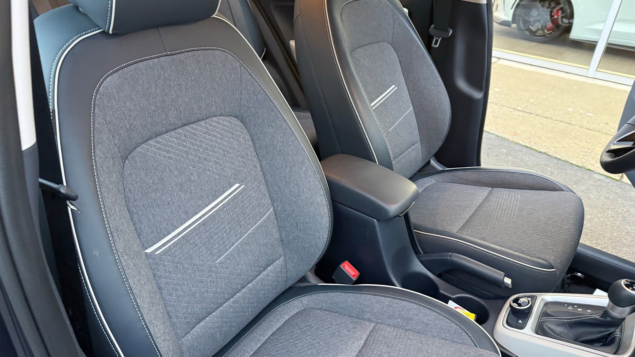 Used 2020 Hyundai Venue image 36