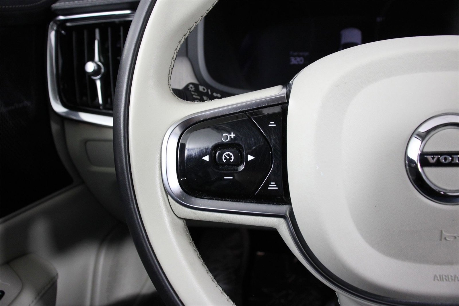 Certified 2023 Volvo S90 B6 Ultimate image 10