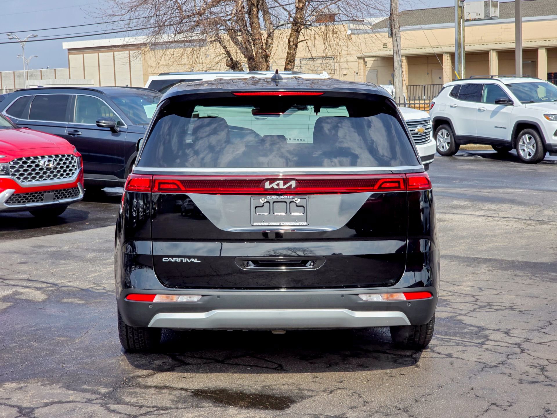 Used 2023 Kia Carnival LX image 11