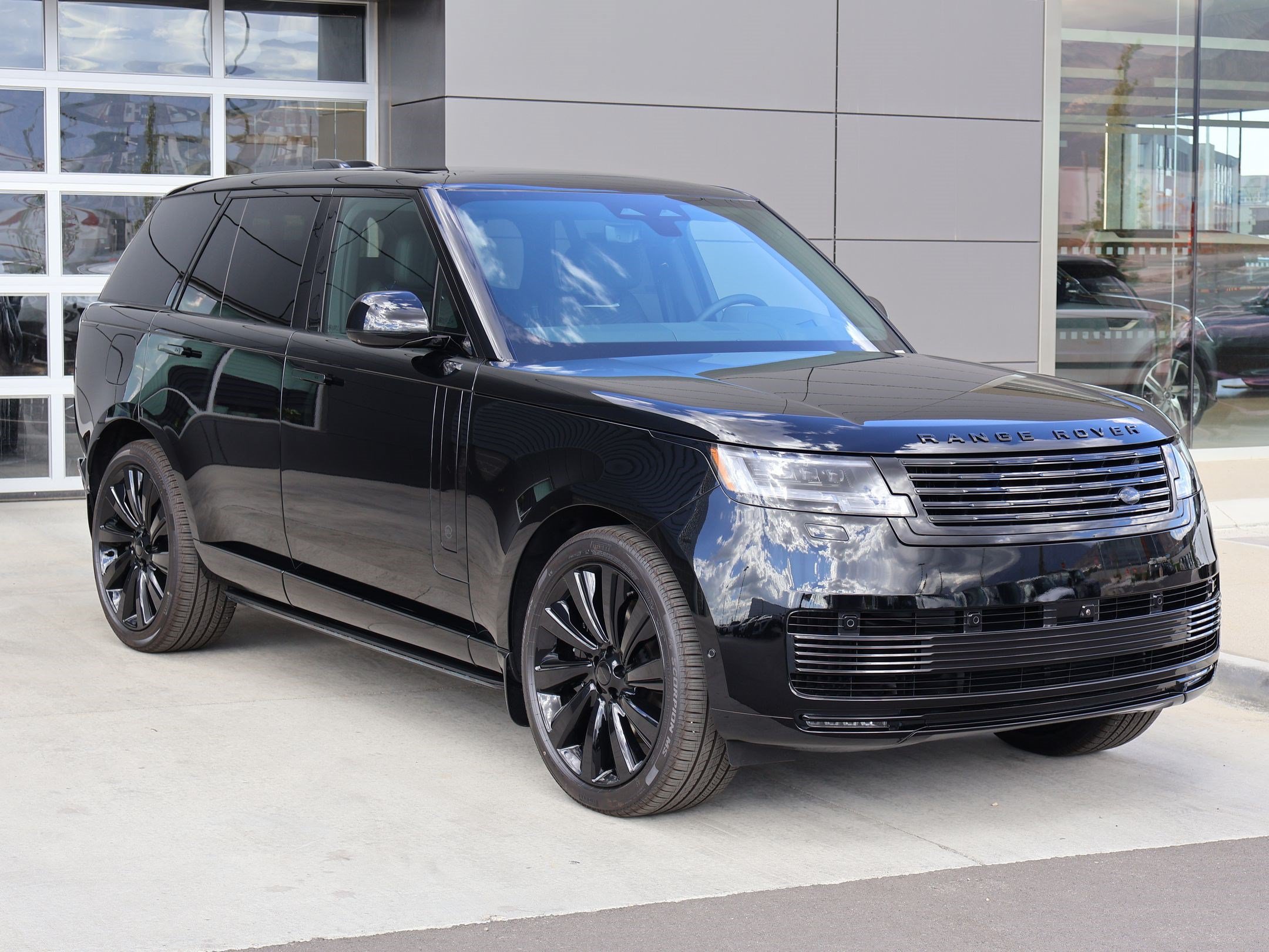 New 2026 Land Rover Range Rover SV AWD/4WD image 3