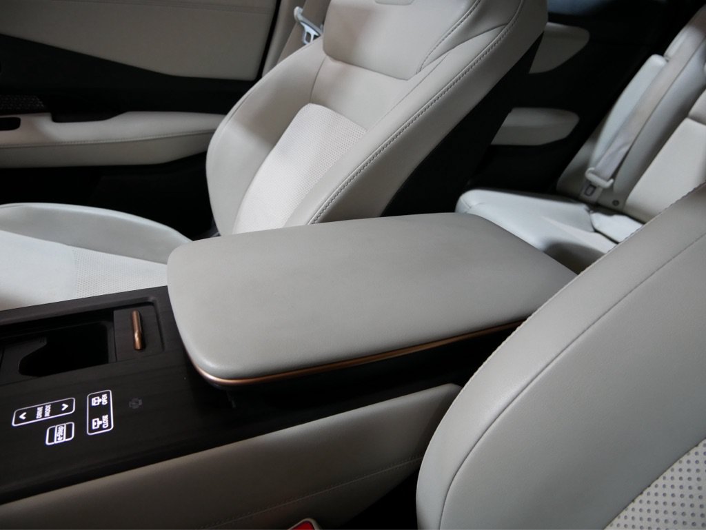 Used 2024 Nissan Ariya AWD image 18