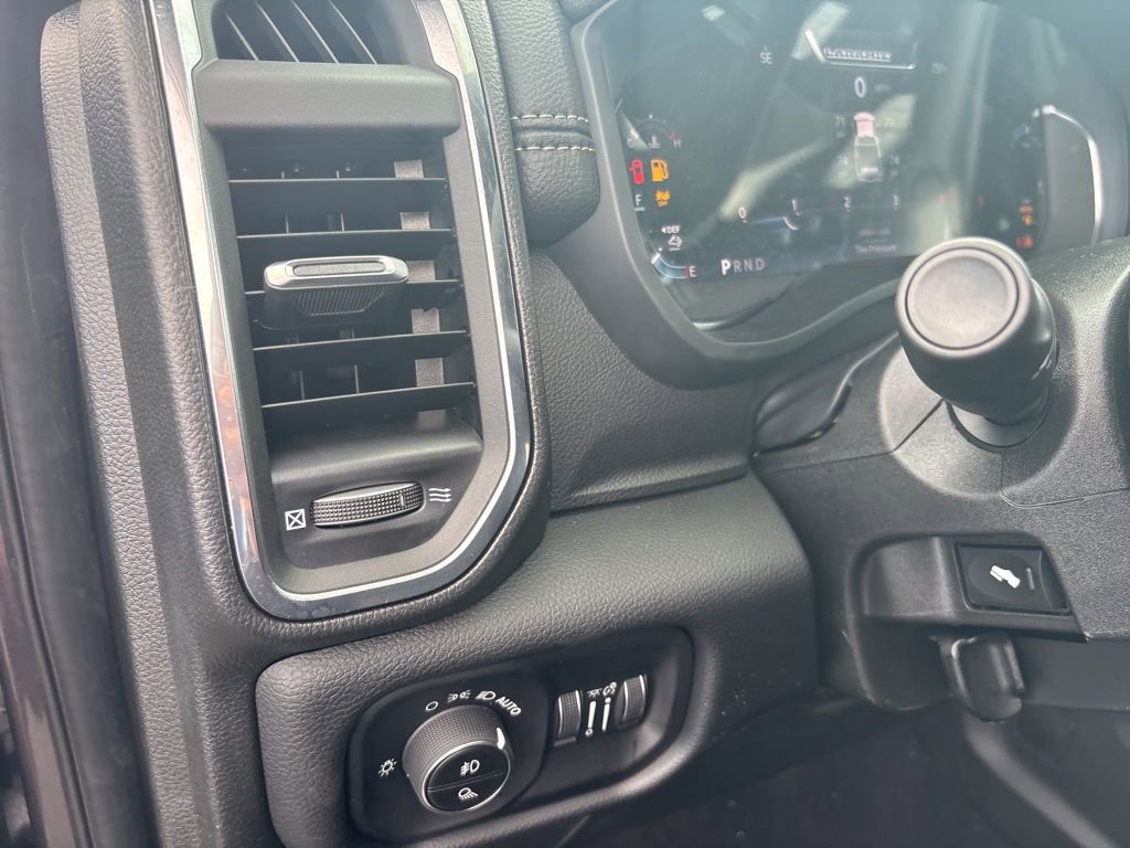 New 2026 RAM 2500 Laramie AWD/4WD image 17