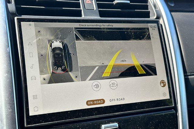 Certified 2025 Land Rover Discovery Dynamic SE AWD/4WD image 18