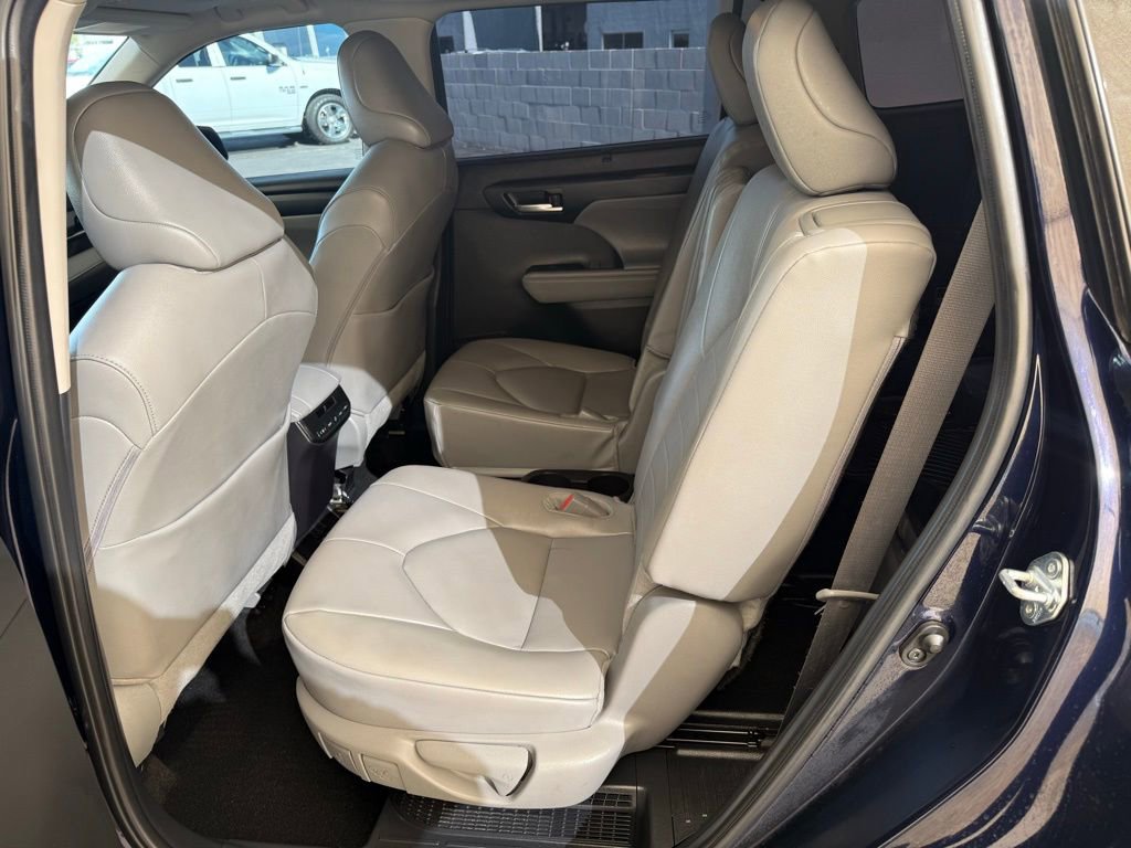 Used 2025 Toyota Highlander XLE image 27