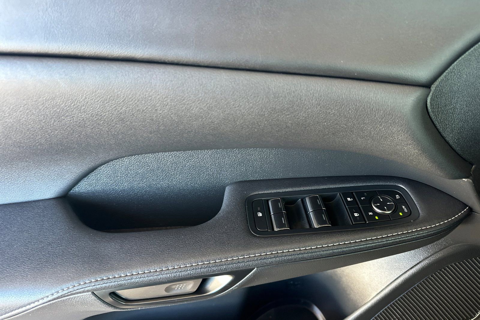 Certified 2024 Lexus RX 350h w/ Convenience Package image 8