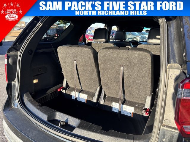 Used 2016 Ford Explorer XLT w/ Equipment Group 202A FWD image 32